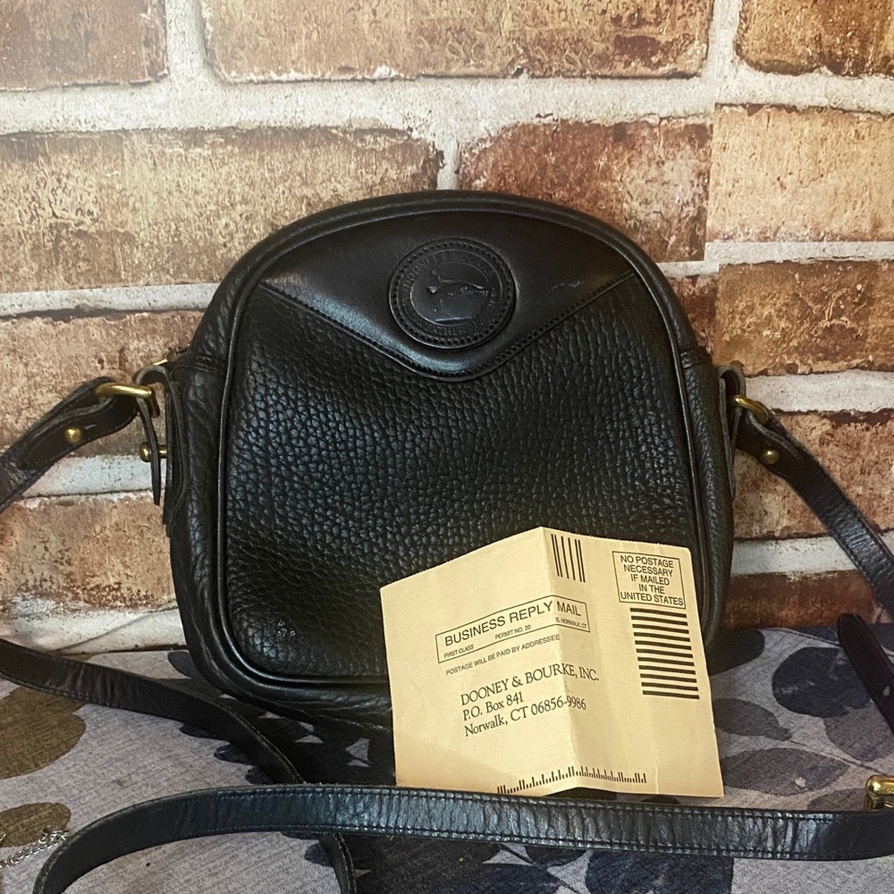 Dooney & Bourke Black Pebbled Leather Shoulder Bag camera bag  Vtg